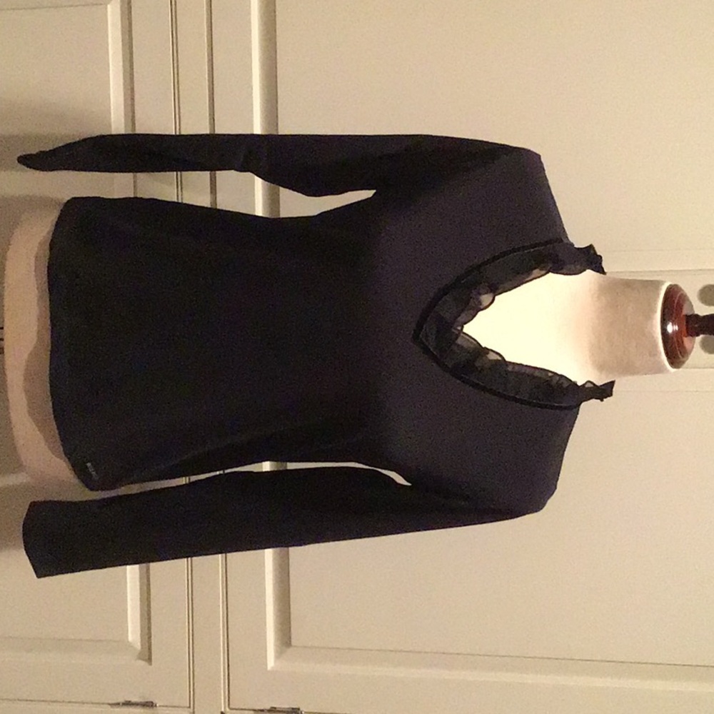 BLUE WILLI’S BLACK RUFFLED V-NECK LONG SLEEVED COTTON KNIT TOP